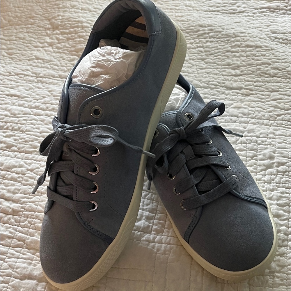 Brand new Vionic sneakers.